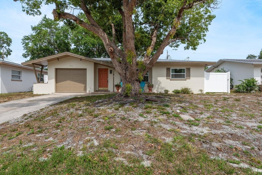 Over 1,400 sq ft under roof!! Fully Furnished! Welcome to the - Beach Home for sale in Largo, Florida on Beachhouse.com