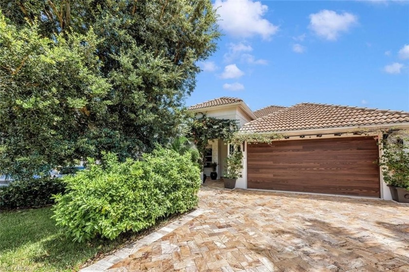 Gorgeous three bedroom, two bathroom, + den/study, & SUNROOM - Beach Home for sale in Naples, Florida on Beachhouse.com