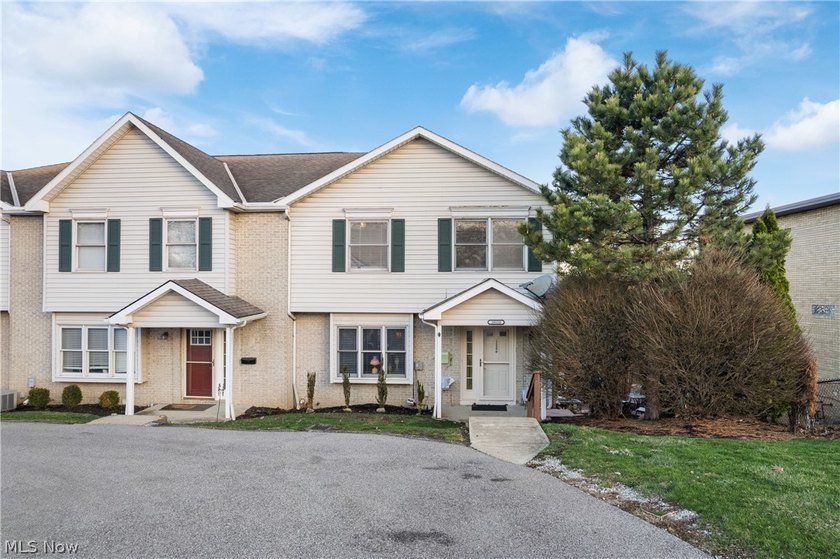 Move-in ready townhouse in the heart of Rocky River offering - Beach Condo for sale in Rocky River, Ohio on Beachhouse.com