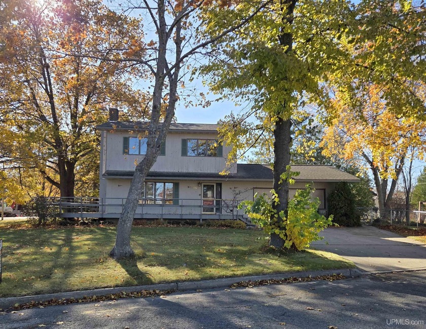 1600 Lakeshore Drive - Escanaba, Michigan  Welcome to 1600 - Beach Home for sale in Escanaba, Michigan on Beachhouse.com