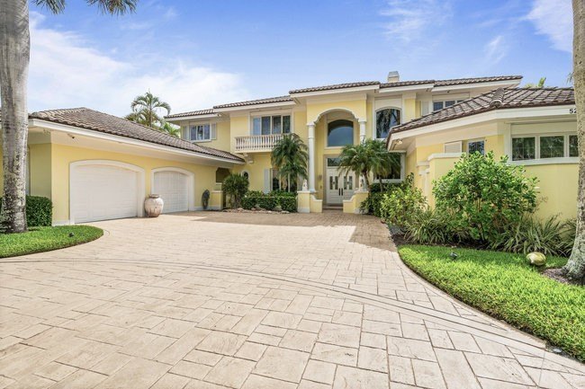 Refined riverfront estate spanning 8,123 sq ft on a .45-acre - Beach Home for sale in Vero Beach, Florida on Beachhouse.com