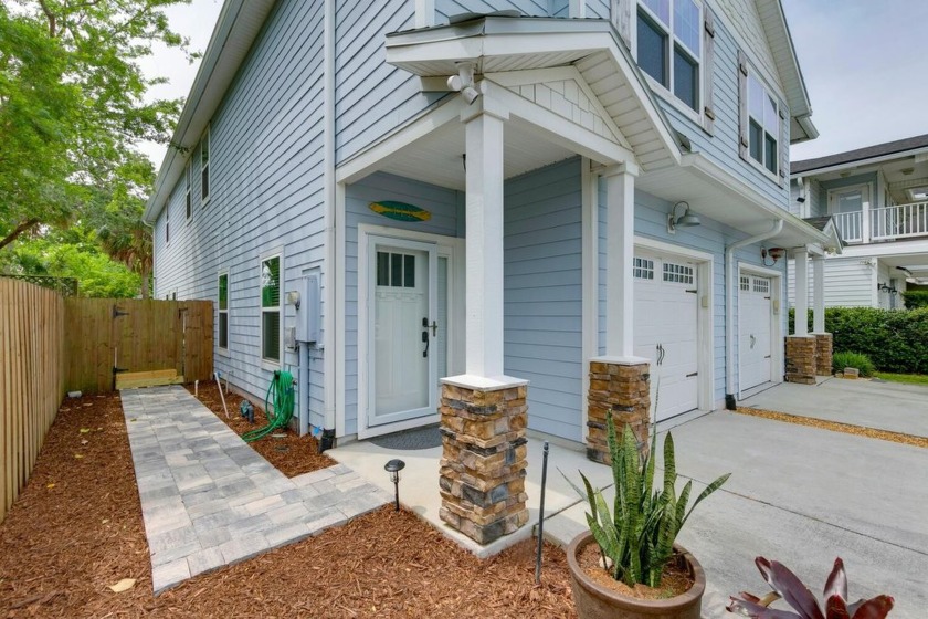 This low-maintenance, luxury townhome in Jacksonville Beach is - Beach Townhome/Townhouse for sale in Jacksonville Beach, Florida on Beachhouse.com