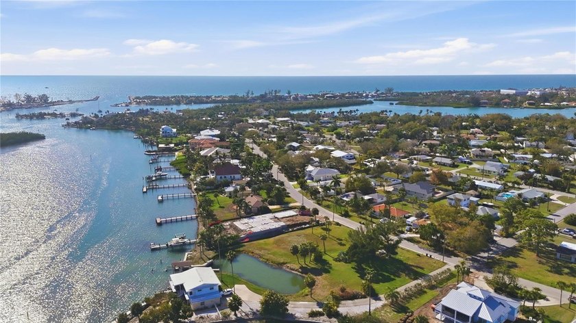 New to market.  Bayfront homesite on Bayview Parkway in Nokomis - Beach Lot for sale in Nokomis, Florida on Beachhouse.com