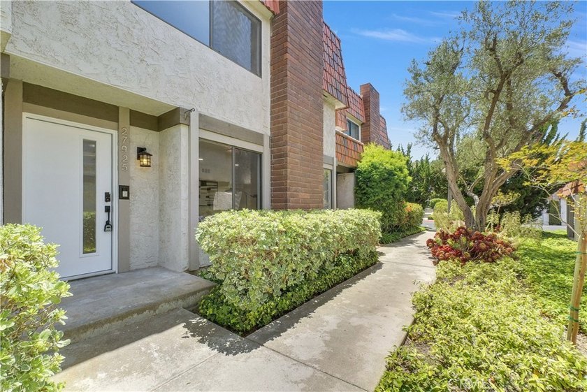 Welcome to your beautifully remodeled three bedroom two and a - Beach Condo for sale in Rancho Palos Verdes, California on Beachhouse.com