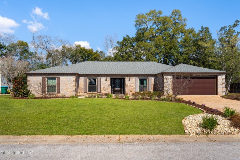 This beautiful updated/remodeled 3 bedroom, 2 bath home in the - Beach Home for sale in Gulfport, Mississippi on Beachhouse.com