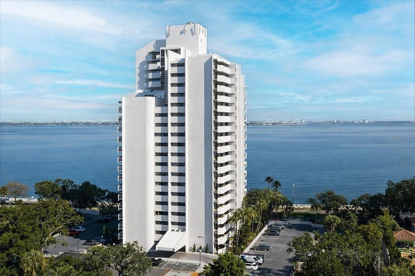Penthouse living on iconic Bayshore Boulevard with breathtaking - Beach Condo for sale in Tampa, Florida on Beachhouse.com