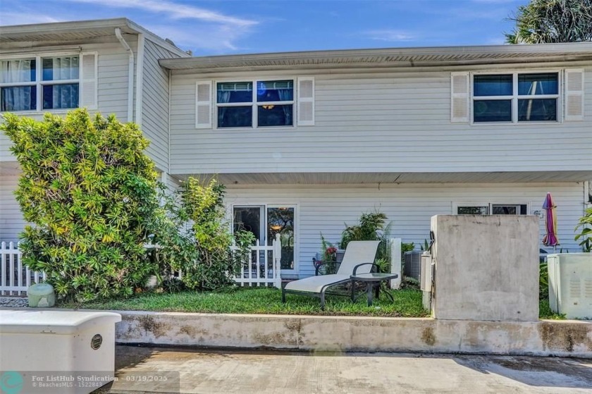 Pricve reduced for a quick sale! Bring an offer! Relax on your - Beach Townhome/Townhouse for sale in Pompano Beach, Florida on Beachhouse.com