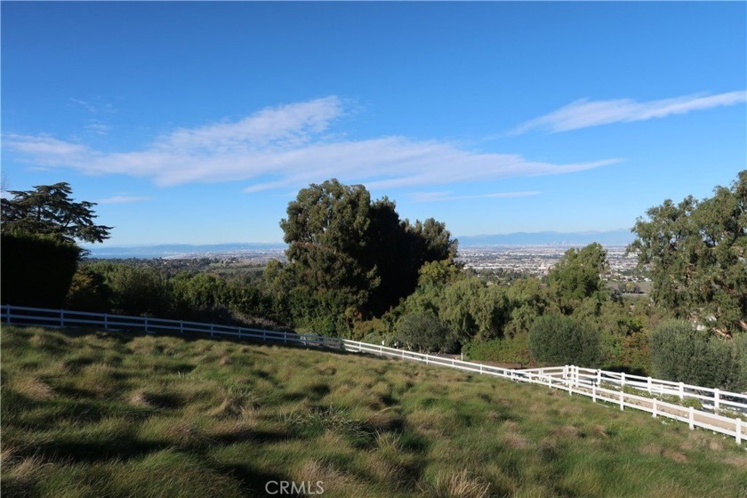 Stunning Turnkey Home in the City of Rolling Hills. With - Beach Home for sale in Rolling Hills, California on Beachhouse.com