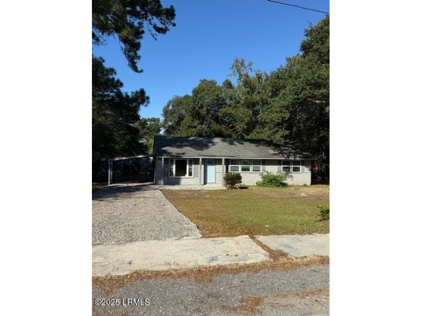 Ideal 3 bedroom home in the sought after Depot neighborhood - Beach Home for sale in Beaufort, South Carolina on Beachhouse.com