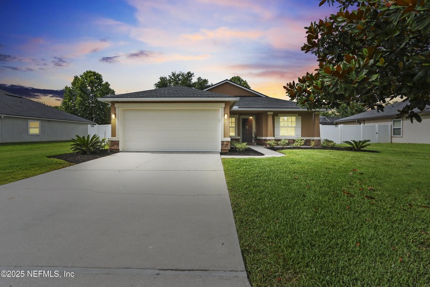 Impeccably maintained 3-bedroom, 2-bathroom single-story - Beach Home for sale in Middleburg, Florida on Beachhouse.com