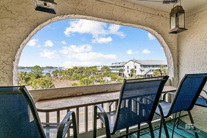 Welcome to this beautiful 2 bedroom, 2 bathroom condo in Gulf - Beach Condo for sale in Gulf Shores, Alabama on Beachhouse.com