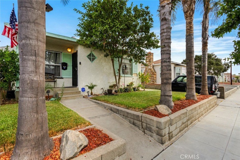 Welcome to this exceptional two-unit property in the heart of - Beach Townhome/Townhouse for sale in Long Beach, California on Beachhouse.com