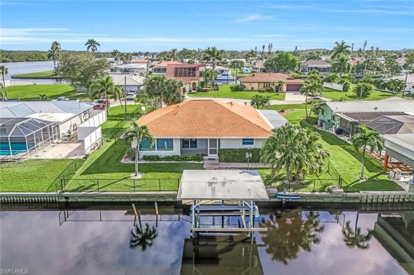 Welcome to your dream waterfront retreat! This charming - Beach Home for sale in Fort Myers, Florida on Beachhouse.com