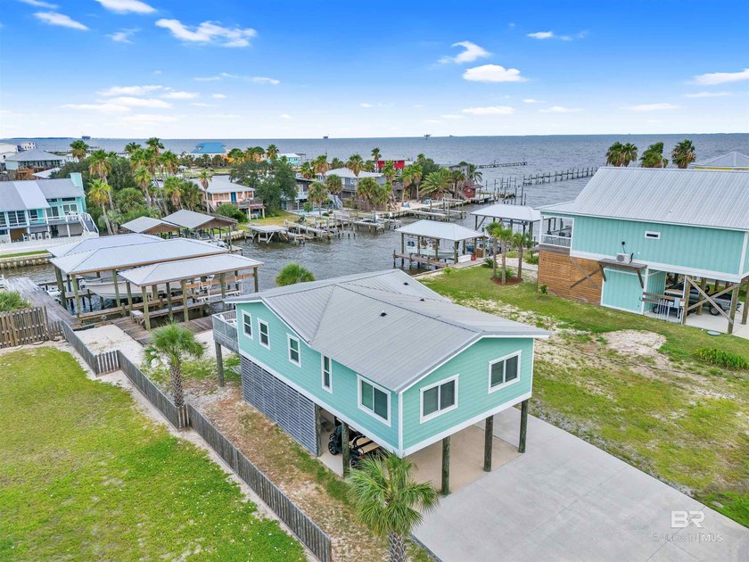 Just in time for Summer, this ADORABLE WATERFRONT COTTAGE ON - Beach Home for sale in Gulf Shores, Alabama on Beachhouse.com