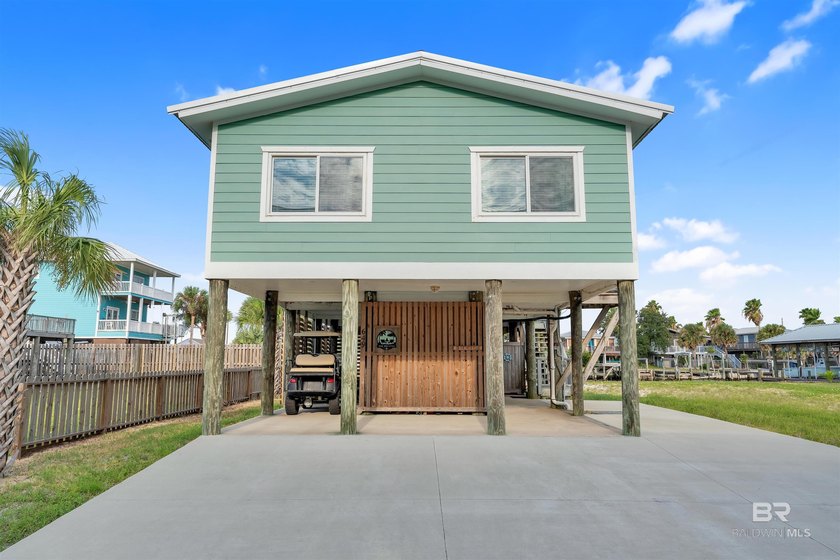 Just in time for Summer, this CLASSIC WATERFRONT COTTAGE ON - Beach Home for sale in Gulf Shores, Alabama on Beachhouse.com