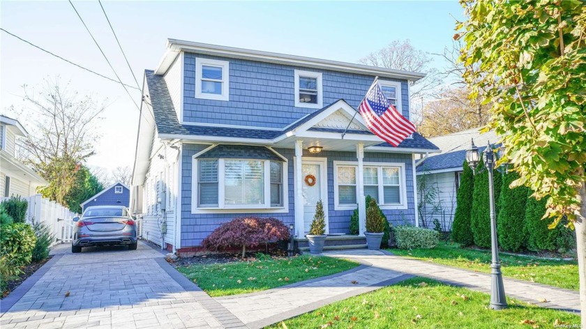 Waterfront!! Fully renovated - 3 bedroom, 3 full bathroom home - Beach Home for sale in Massapequa, New York on Beachhouse.com