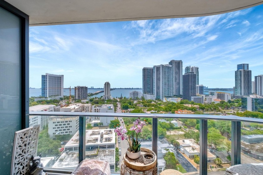 This is the BEST VIEW and a fantastic unit!! A MUST-SEE! Seller - Beach Condo for sale in Miami, Florida on Beachhouse.com