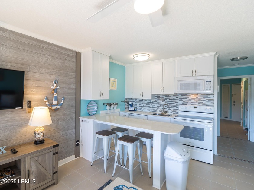 Incredible opportunity for this perfect beach villa! Bright - Beach Condo for sale in Hilton Head Island, South Carolina on Beachhouse.com