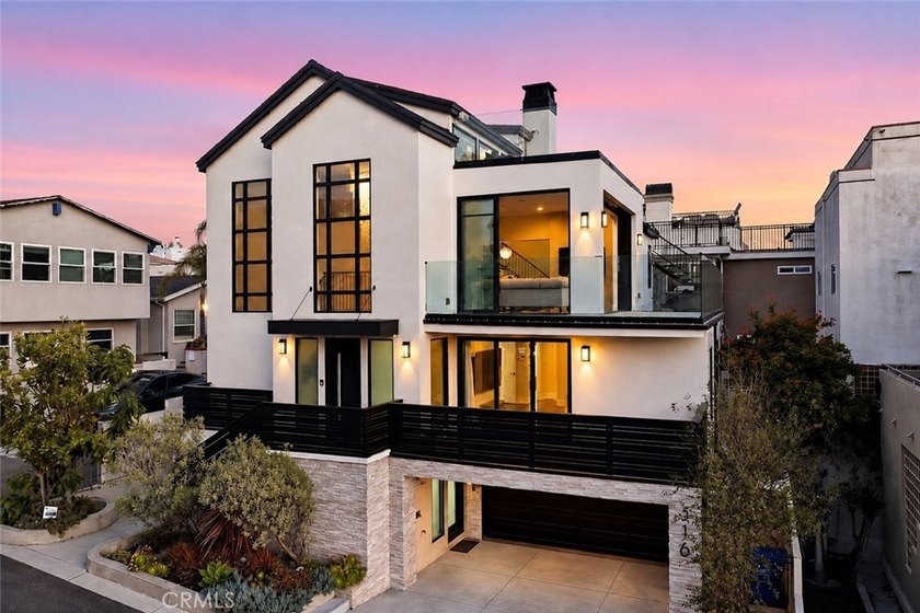 Welcome to 316 8th Street--a beautifully remodeled coastal - Beach Home for sale in Hermosa Beach, California on Beachhouse.com