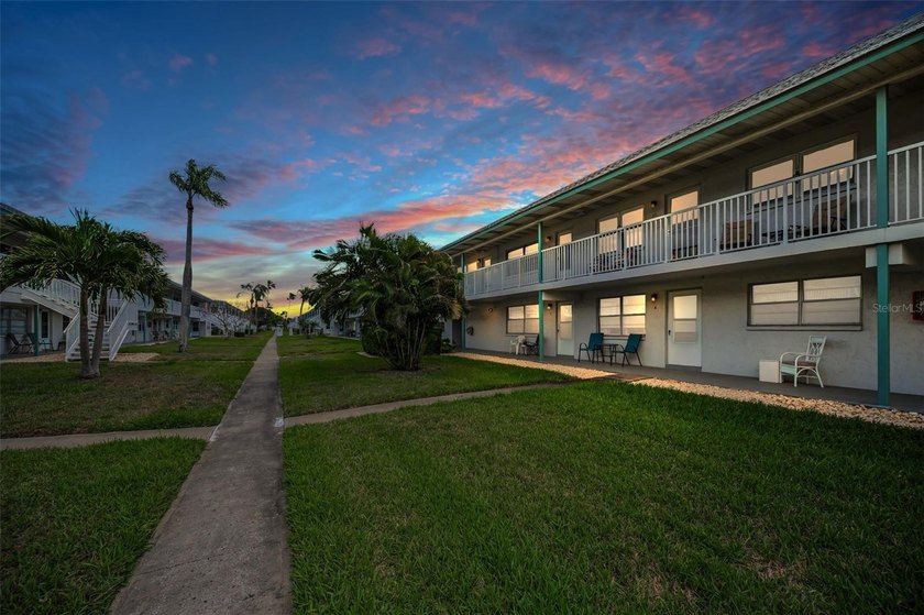 WOW... TOTALLY CHARMING... IMMACULATELY MAINTAINED WITH LOVE...! - Beach Condo for sale in St. Petersburg, Florida on Beachhouse.com