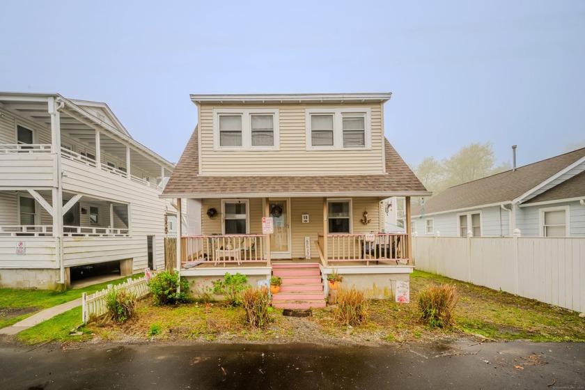 Welcome to 10 Sperry Street in Milford's prime beach area near - Beach Home for sale in Milford, Connecticut on Beachhouse.com