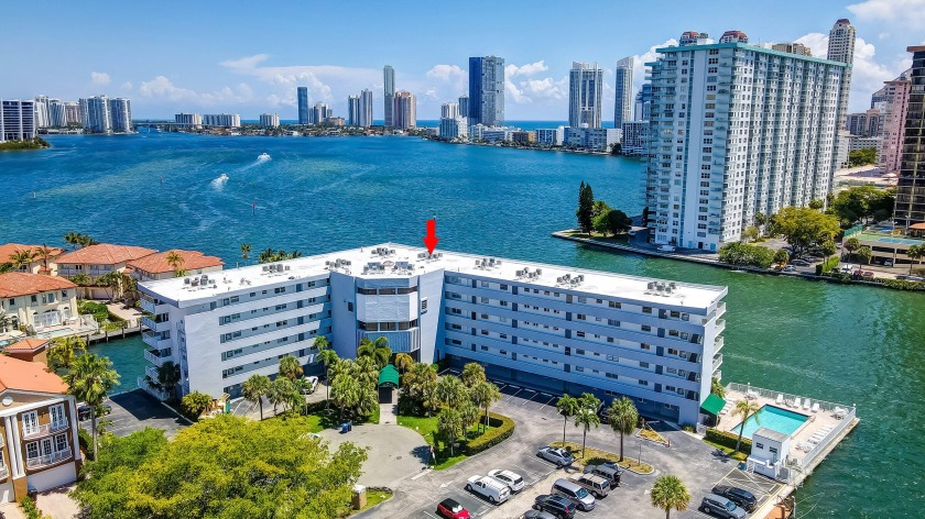 MARINER'S DREAM!!!!! 2BR/2BA INTRACOASTAL CONDO. TOP FLOOR UNIT - Beach Condo for sale in North Miami Beach, Florida on Beachhouse.com