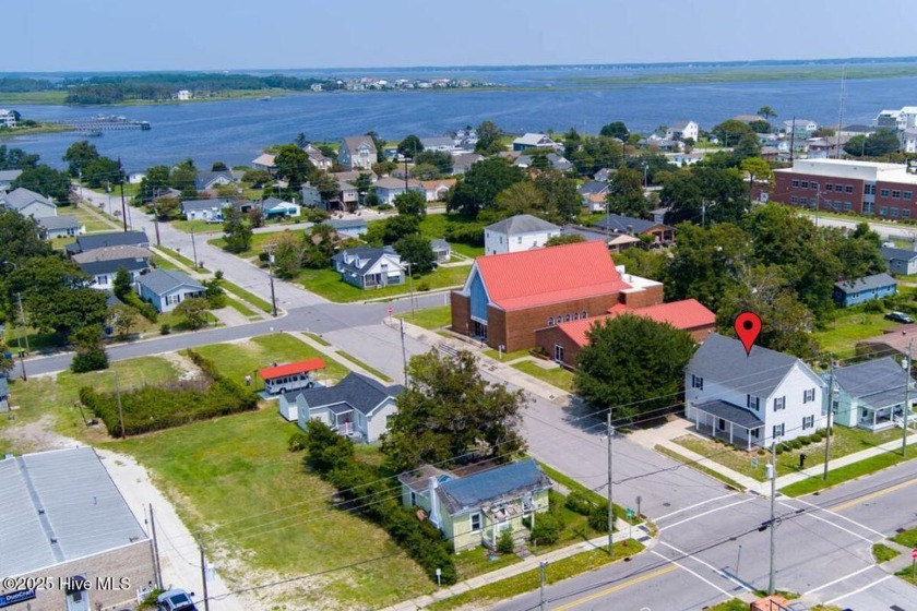 Fall in love with this adorable single family home in downtown - Beach Home for sale in Morehead City, North Carolina on Beachhouse.com