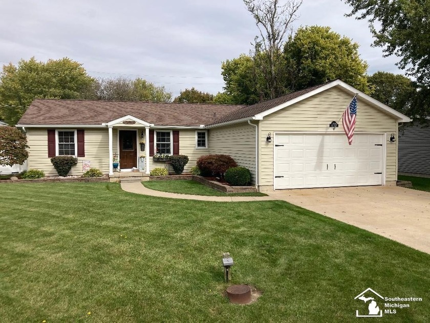 Discover Frenchtown Township's resort district, a welcoming - Beach Home for sale in Monroe, Michigan on Beachhouse.com