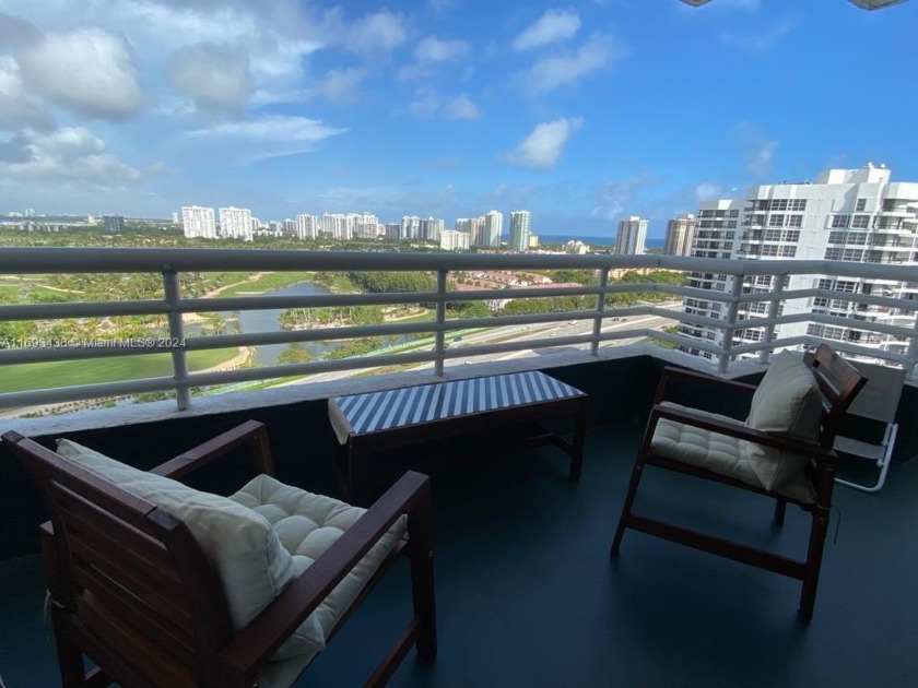 Lovely 1 bed/1.5 bath Pent House with great views in Aventura - Beach Condo for sale in Aventura, Florida on Beachhouse.com