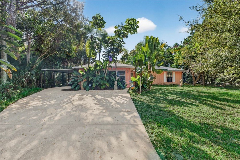 Welcome to this cozy 2BR/2BA pool home located on a spacious - Beach Home for sale in Vero Beach, Florida on Beachhouse.com