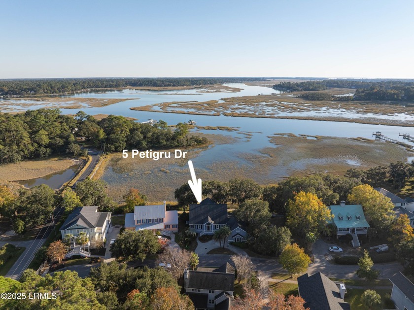 GORGEOUS Tidal Creek Views! Move-In Ready! Experience panoramic - Beach Home for sale in Beaufort, South Carolina on Beachhouse.com