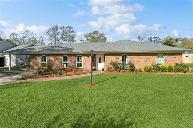Fresh updates, a dream kitchen, and that unbeatable Mandeville - Beach Home for sale in Mandeville, Louisiana on Beachhouse.com