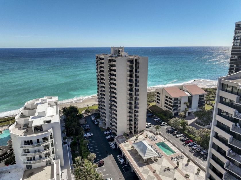 Spectacular Intracoastal and Ocean Views! This bright and - Beach Condo for sale in Singer Island, Florida on Beachhouse.com