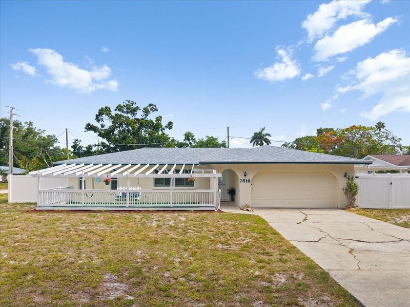 Under contract-accepting backup offers. Tucked into sought-after - Beach Home for sale in Bradenton, Florida on Beachhouse.com