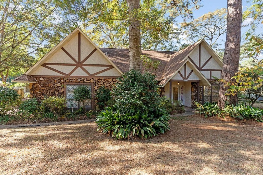 This home features 3 bedrooms and 2 baths, a 2 car garage and - Beach Home for sale in Tallahassee, Florida on Beachhouse.com