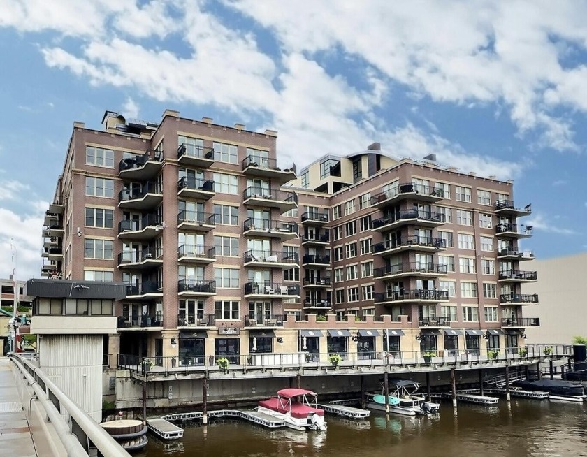 Discover Downtown living at its finest in this Stunning Condo - Beach Condo for sale in Milwaukee, Wisconsin on Beachhouse.com