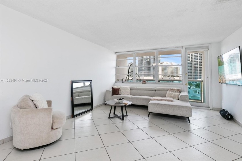 INCREDIBLE apartment with astonishing ocean and city views. 1 - Beach Condo for sale in Miami Beach, Florida on Beachhouse.com