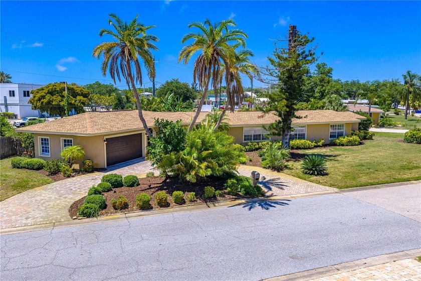 From the moment you arrive, you'll fall in love with the charm - Beach Home for sale in Sarasota, Florida on Beachhouse.com
