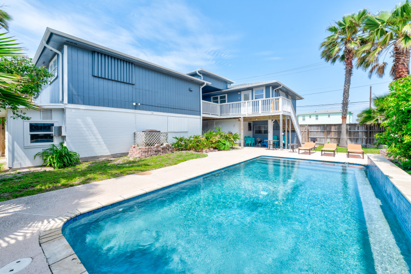 Pet friendly! Two houses connected by covered breezeway with - Beach Vacation Rentals in Port Aransas, Texas on Beachhouse.com