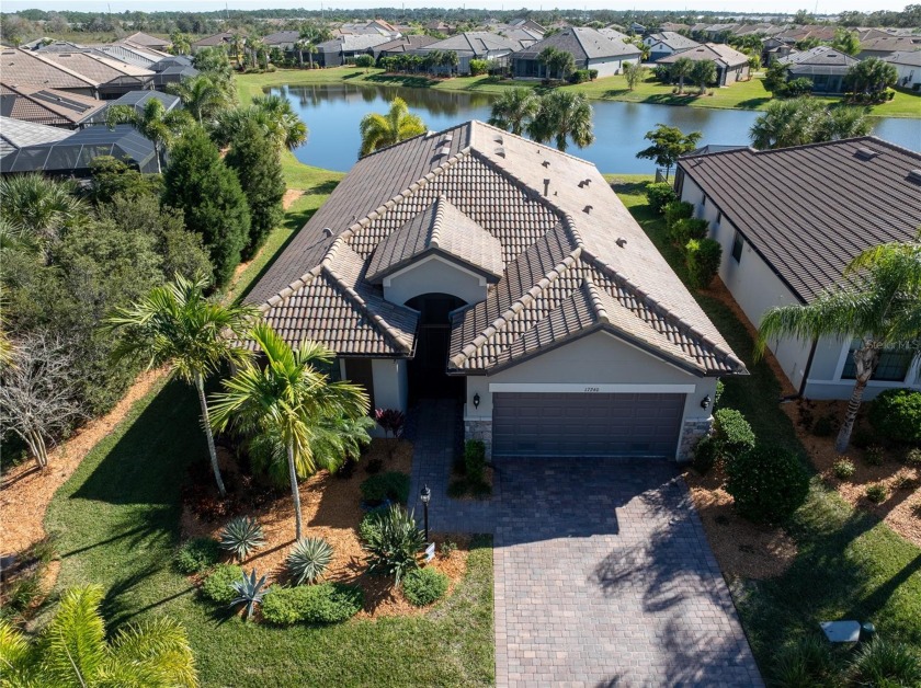 Don't miss this upgraded and inviting 2-bed, 2 bath residence in - Beach Home for sale in Lakewood Ranch, Florida on Beachhouse.com