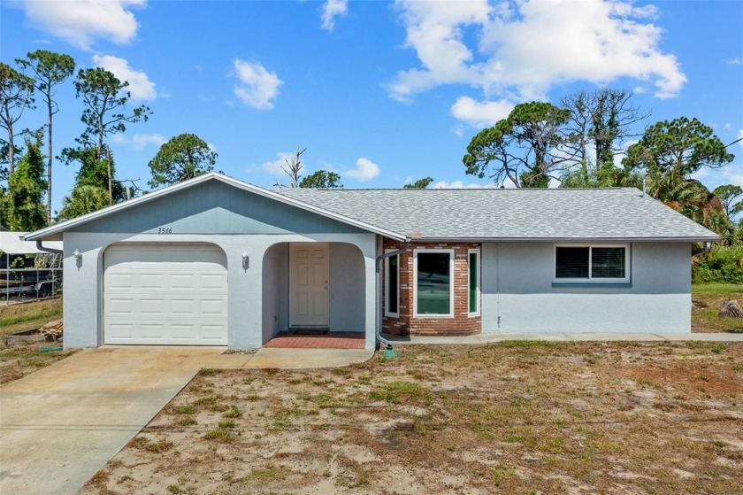 FANTASTIC LOCATION! FURNISHED! UPDATED 3 bedroom, 2 bath, 1-car - Beach Home for sale in Venice, Florida on Beachhouse.com