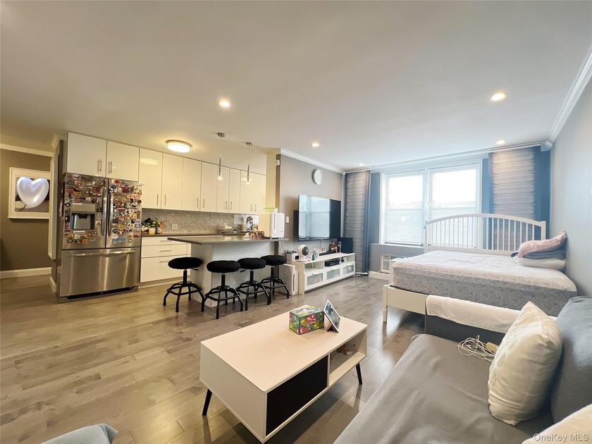 Highlights: 1. South-facing with abundant natural light and - Beach Home for sale in Flushing, New York on Beachhouse.com