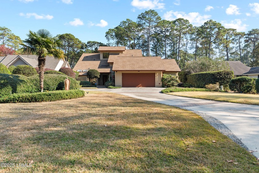 Beautifully maintained 3-bedroom, 3-full/2-half bath home in - Beach Home for sale in Hilton Head Island, South Carolina on Beachhouse.com