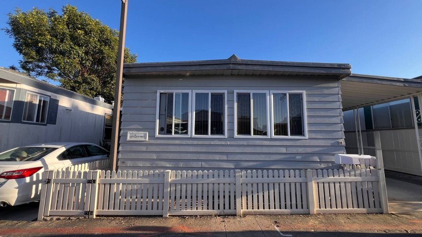 Cozy 2-Bedroom, 2-Bath Home in Huntington Mobile Home Estates - Beach Lot for sale in Huntington Beach, California on Beachhouse.com