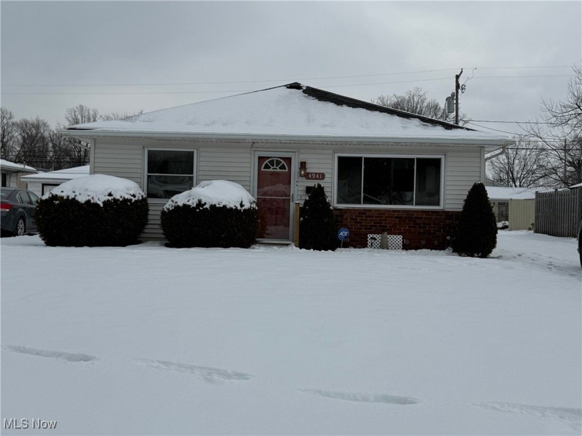 Gorgeous vinyl sided and brick ranch located blocks from Lake - Beach Home for sale in Mentor, Ohio on Beachhouse.com