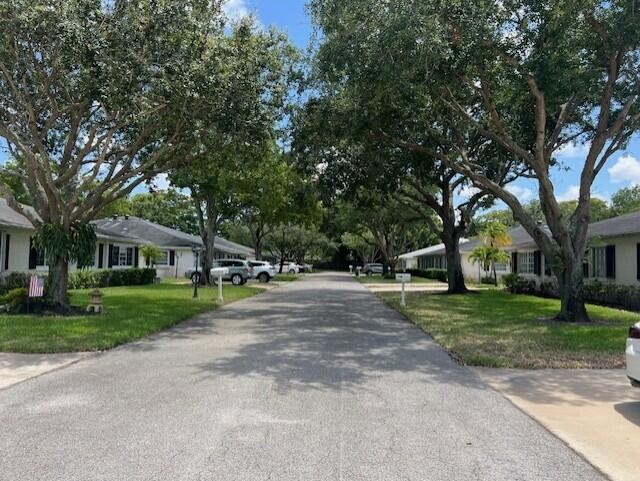 Immaculate and ready to move in and make your own. Washer and - Beach Home for sale in Boynton Beach, Florida on Beachhouse.com