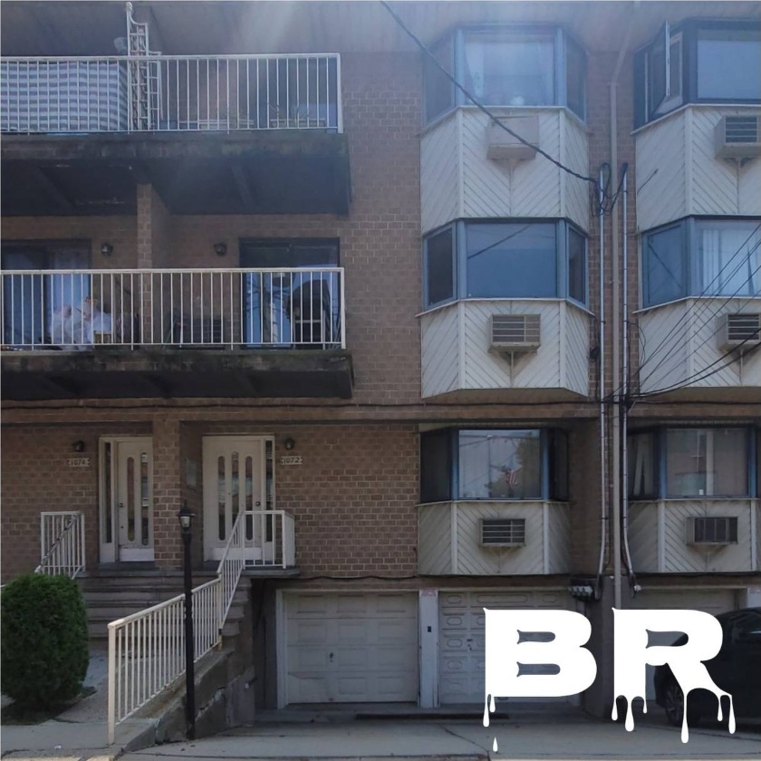 Great 2 bedroom 2 bathroom 2nd floor apartment located in - Beach Condo for sale in Brooklyn, New York on Beachhouse.com