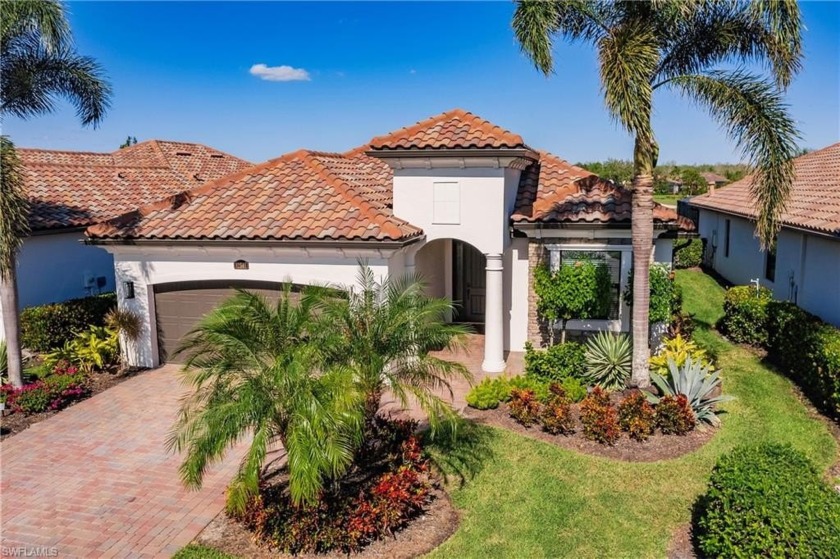 FULL GOLF MEMBERSHIP INCLUDED!  Welcome to this stunning - Beach Home for sale in Naples, Florida on Beachhouse.com