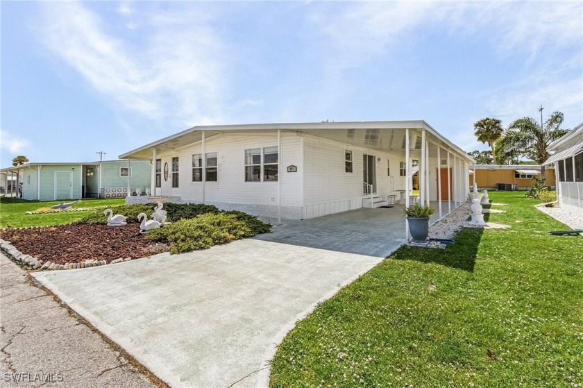 Welcome to this charming 2-bedroom, 2-bath mobile home located - Beach Home for sale in North Fort Myers, Florida on Beachhouse.com