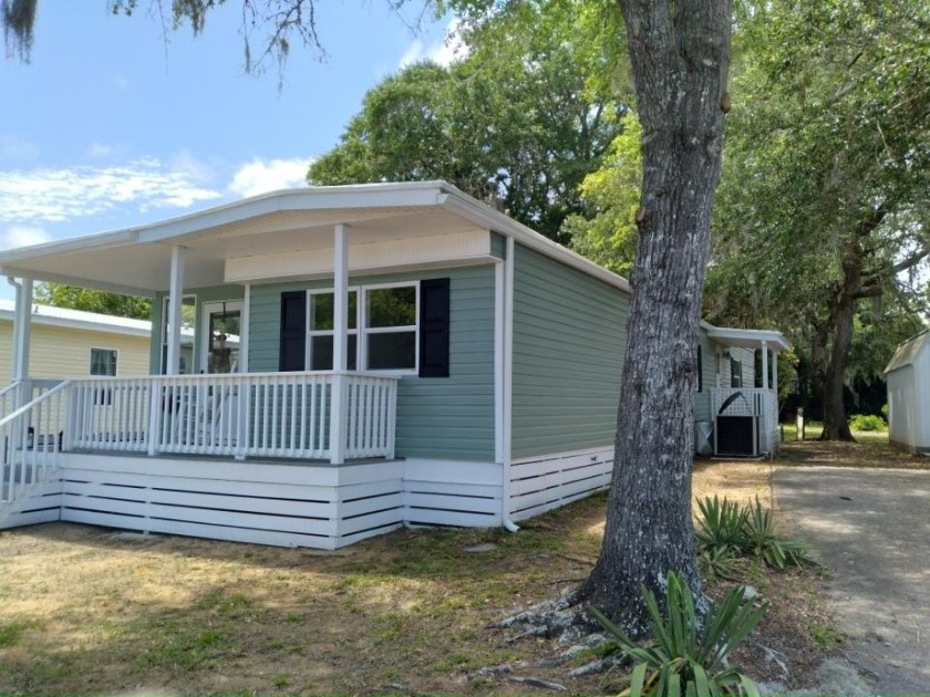 Beach Beauty Single & Available! This lovely 2 BR/2BA home - Beach Home for sale in Murrells Inlet, South Carolina on Beachhouse.com